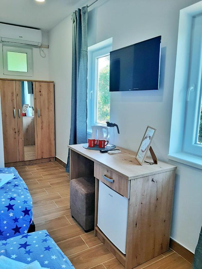 Pool And Villa Splav Dunavac Futog Eksteriør billede