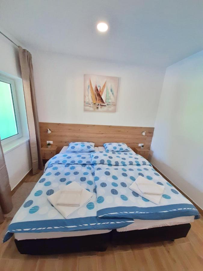 Pool And Villa Splav Dunavac Futog Eksteriør billede